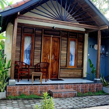 Surya Home Stay Nusa Lembongan  Bilik gambar